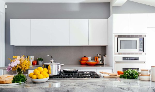 What is the most efficient layout for a vegetarian kitchen in a Brighton townhouse?